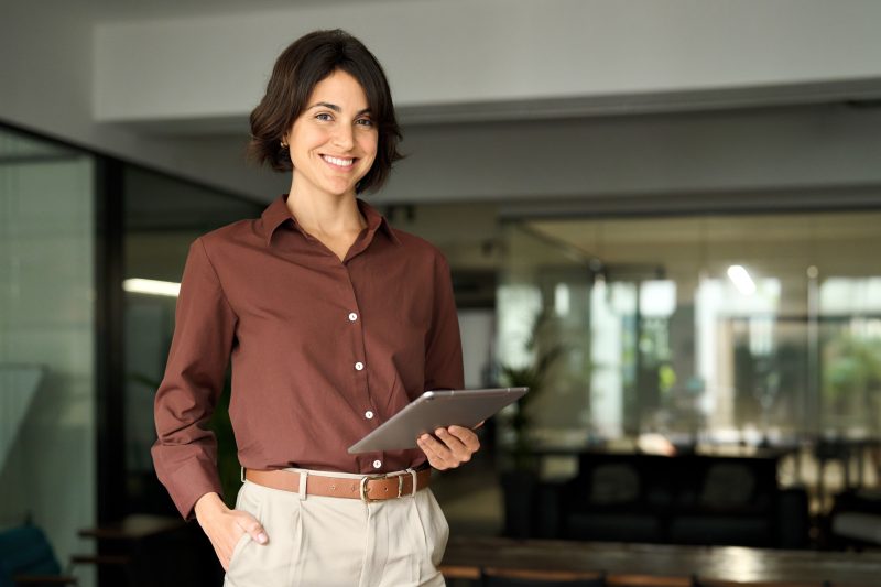 Femme qui créer sa micro-entreprise